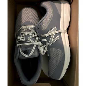 Woman’s New balance 411 V2 size 10 D (Wide)